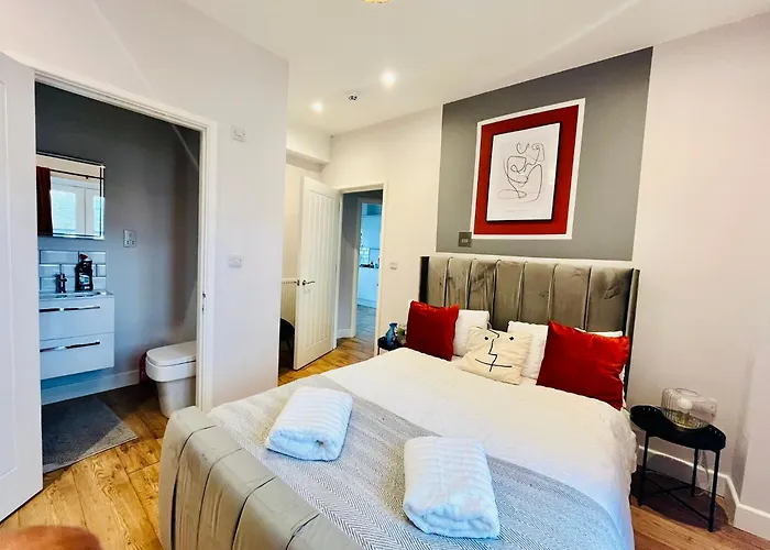 Stunning Sea View Spacious Apartment With Free Parking In Margate