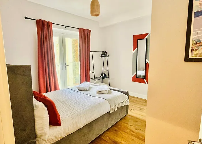 Stunning Sea View Spacious Apartment With Free Parking In Margate