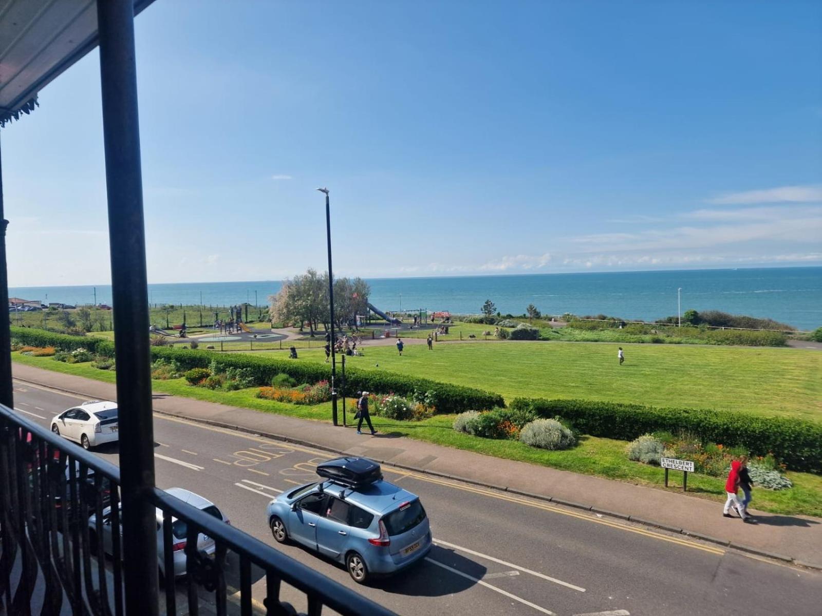 Stunning Sea View Spacious With Free Parking In * Margate