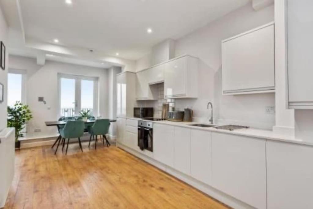 Stunning Sea View Spacious With Free Parking In * Margate