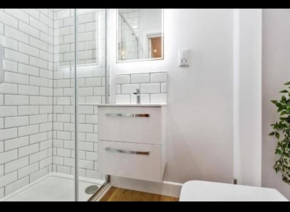 Apartment Stunning Sea View Spacious With Free Parking In *