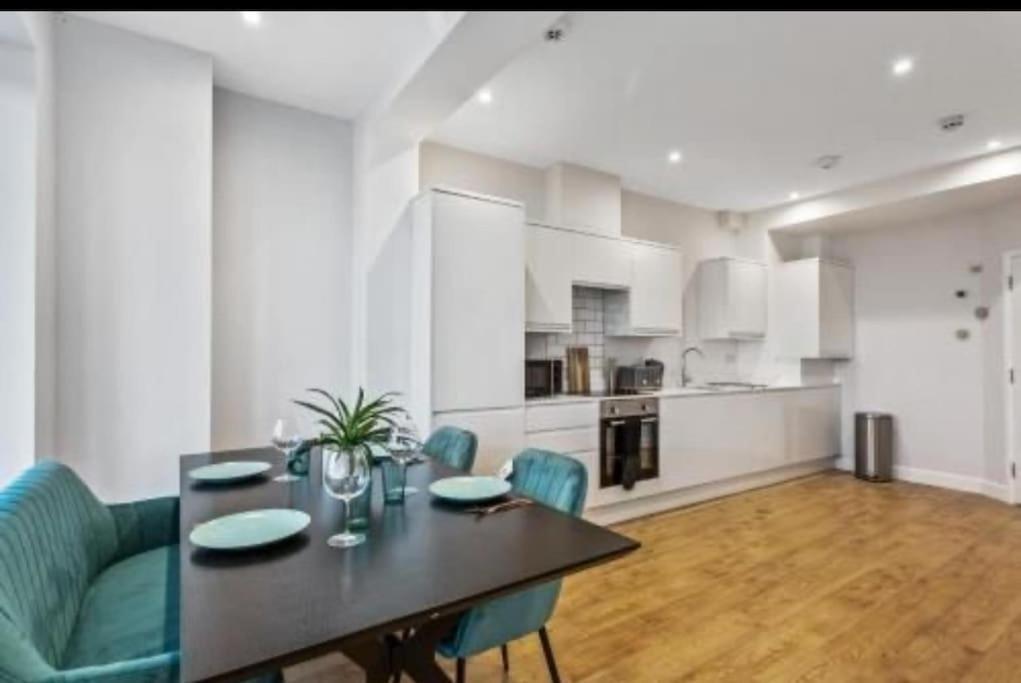 Apartment Stunning Sea View Spacious With Free Parking In