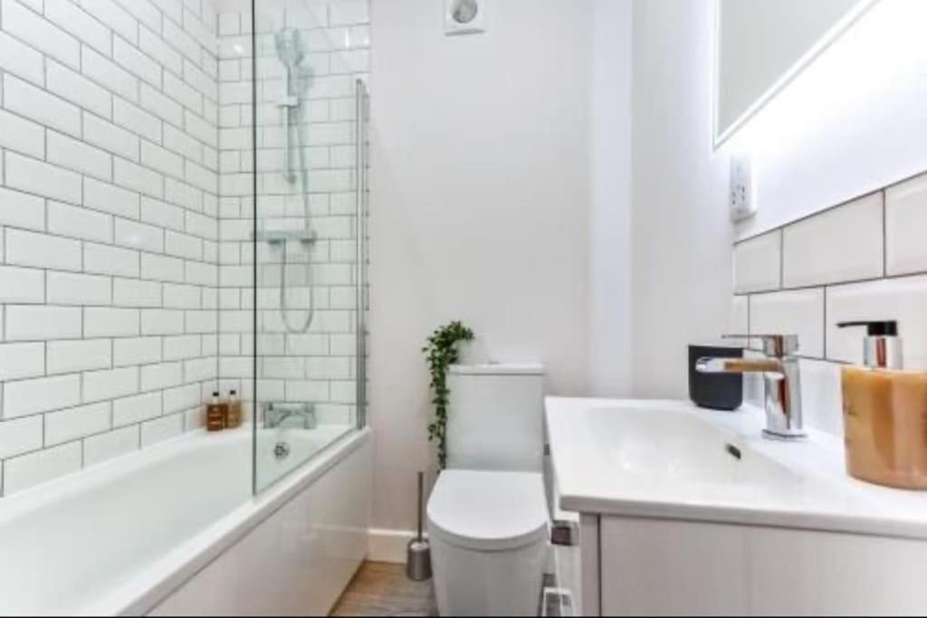 Stunning Sea View Spacious With Free Parking In Apartment *