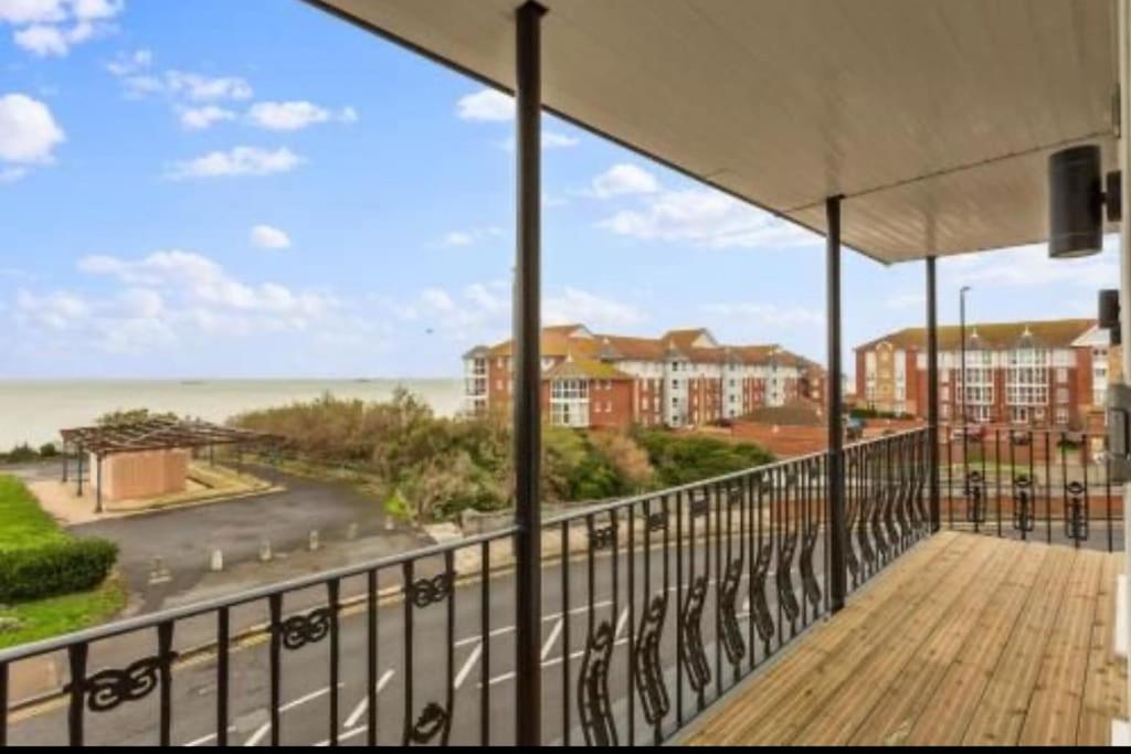 Apartment Stunning Sea View Spacious With Free Parking In Margate