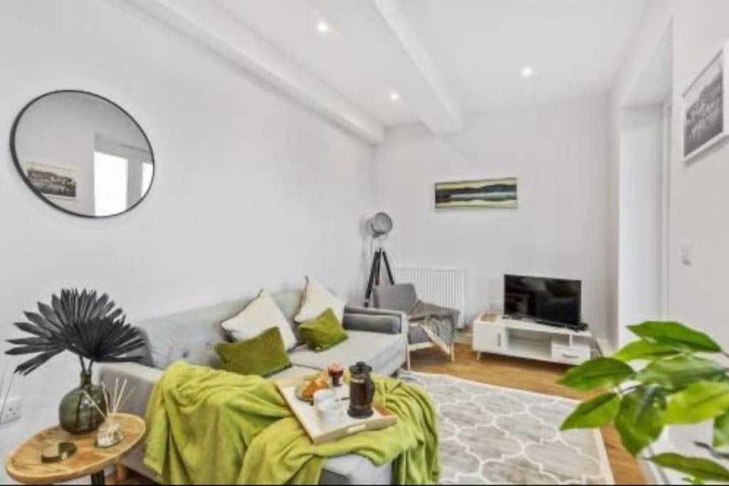 Stunning Sea View Spacious With Free Parking In *