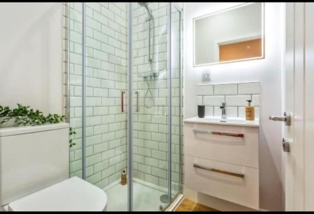 Apartment Stunning Sea View Spacious With Free Parking In