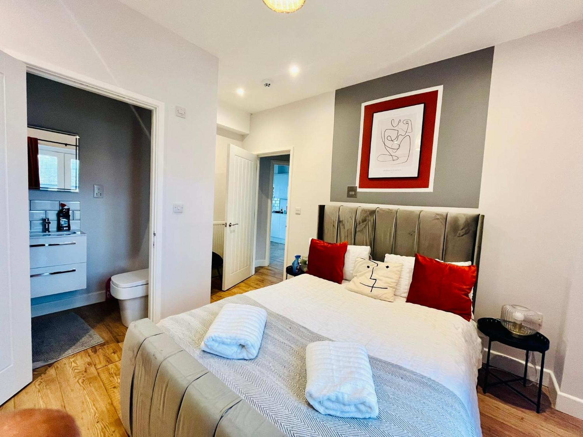 Stunning Sea View Spacious With Free Parking In Apartment