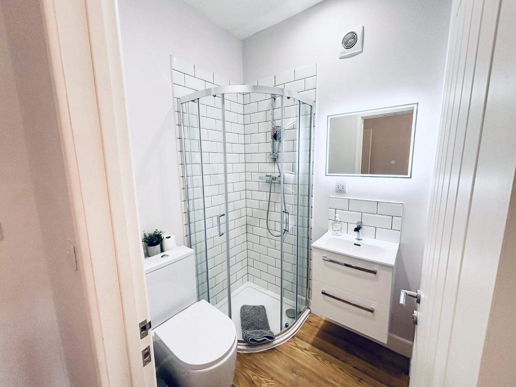 Apartment Stunning Sea View Spacious With Free Parking In